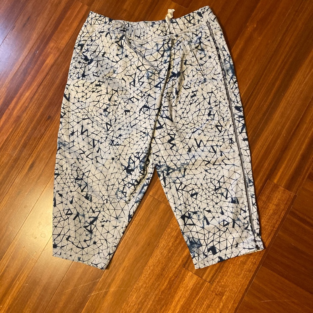 Lululemon cropped yoga pants size 6
